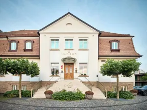 La Maison Hotel
