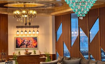 The White Season Resort