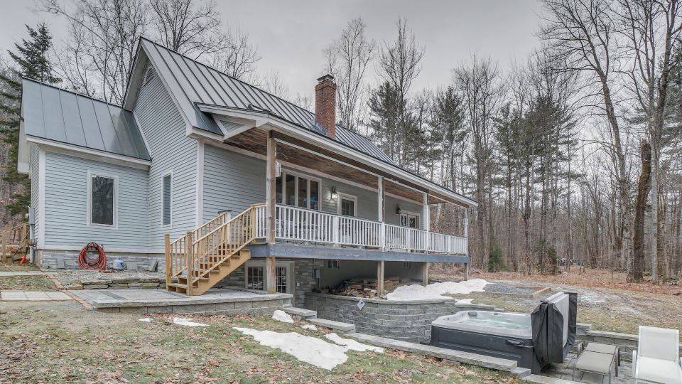 Peaceful Cavendish Retreat w/ Hot Tub & Fireplace!