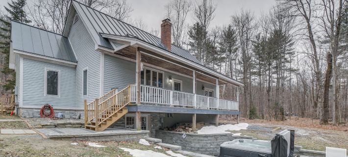 Peaceful Cavendish Retreat w/ Hot Tub & Fireplace! Hotels in Cavendish