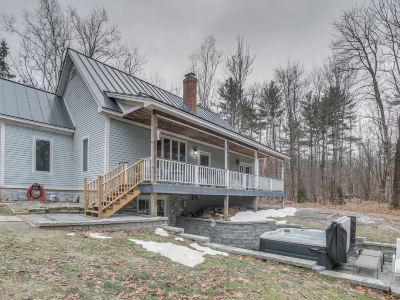 Peaceful Cavendish Retreat w/ Hot Tub & Fireplace!