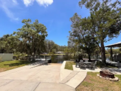 The Fish House - AWESOME BOAT RAMP -Waterfront -Scalloping-Fishing