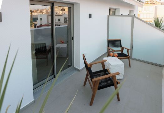 에르무 거리 호텔 전경