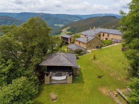 Lar de Vies Rural Complex