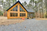 Modern Cabin w/ Hot Tub & Sacandaga Lake Access!