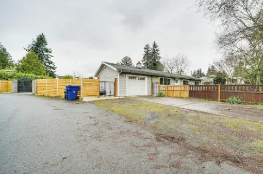 14 Mi to Dtwn Seattle Sleek Home with Large Yard