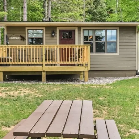 Otter Place: Lakefront Cabin, Generator, Wi-Fi, Free Firewood, No Cleaning Fee!