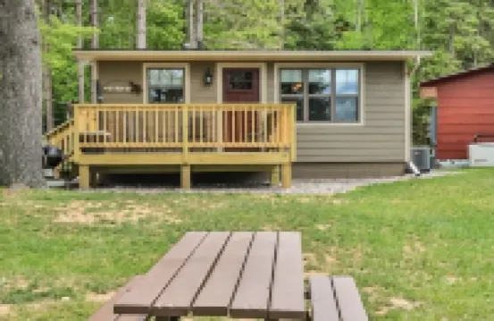 Otter Place: Lakefront Cabin, Generator, Wi-Fi, Free Firewood, No Cleaning Fee!