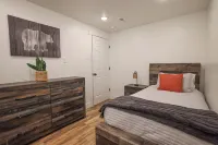 Entire House Between Zion & Bryce w/ Hot Tub!