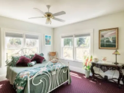 "The Hollies" Wine Country Victorian Farmhouse Hotels in Occidental