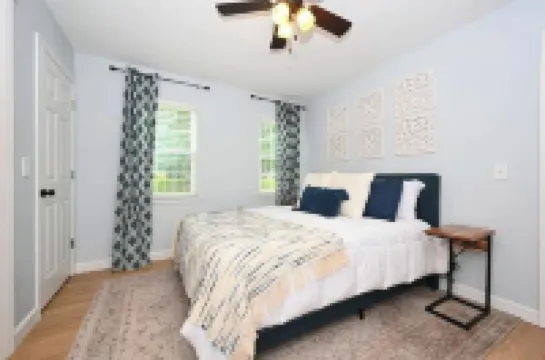 Relax at the Blue Bird - 2Bd/2BA + Easy Parking