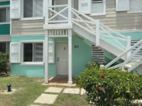 Southgate courtyard<br>Unit 20
