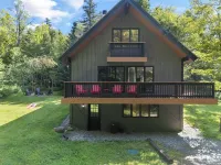 Hot Tub, Game Room, Fire Pit, Dog Friendly, 8 Minutes to Ski Mount Snow