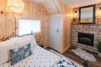 3 J's Rustic Retreat Hotels in Millersburg