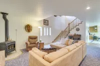 Charming Elko Home w/ Pool Table!