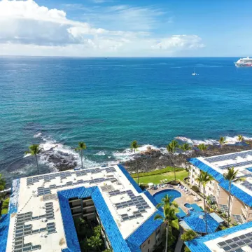 Kona Reef F2 Charming Oceanfront Condo for 4!