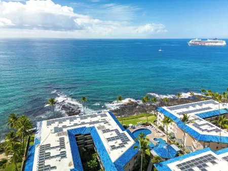 Kona Reef F2 Charming Oceanfront Condo for 4!