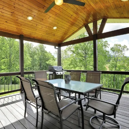 Riverfront home on South Holston River Perfect for Fishing, Hiking, Relaxing