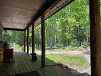 Bear's Den, A cozy 3-bedroom cabin in mature woods on Neebish Island with WiFi