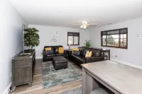 Balcony with Scenic Views and Live Music Events - Gorgeous Retreat Hotels in Huron
