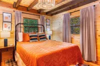 Cozy Modern Cabin w/Year Round Mountain Views, Hot Tub, Pet Friendly& EV Charger