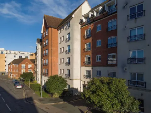 Cotels Centro - Central Location, Parking, Fibre Wifi, Smart TV, Fully Equipped Kitchen Отели рядом с достопримечательностью «Университет Нортгемптон»