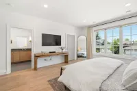 Licensed -- Luxury 3 Bed, 3 Ensuite Farmhouse - 2 min walk to the beach