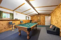 Victorian Lakehouse with private beach Hotels in Edinburg