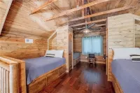 Buffalo County Log Cabin w Guesthouse and pool