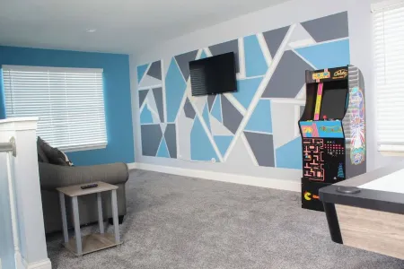 Modern Home in Trendy Neighborhood 40 from Downtown Chicago