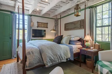 Nautical Inspiration and Colonial Comfort - Charming Historic Escape