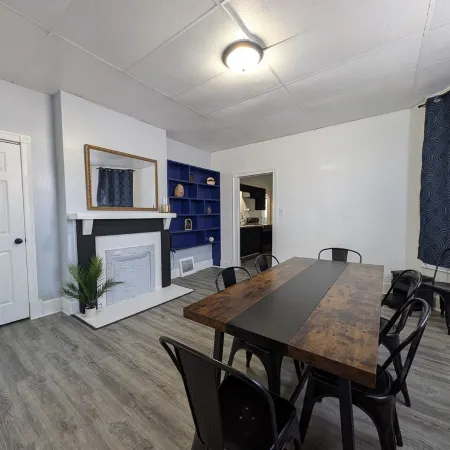 Spacious 6-bedroom house in Evansville