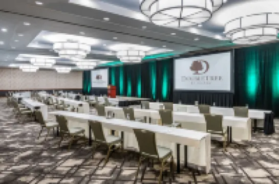 DoubleTree by Hilton Denver-Aurora