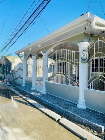 Charming 3-bedroom pool house  with AC, WiFi in enchanting Tela