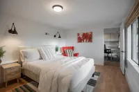 Water Views and Open Floor Plan - Charming Retreat Hotels near Moran State Park