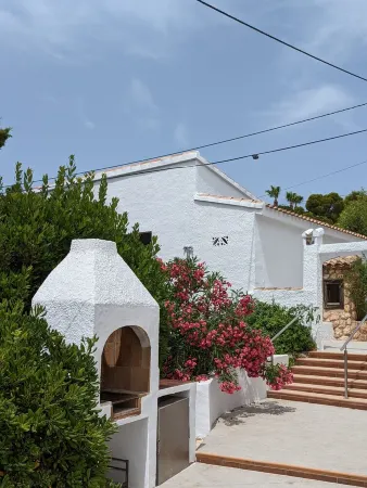 Villa with beautiful sea view and heated pool