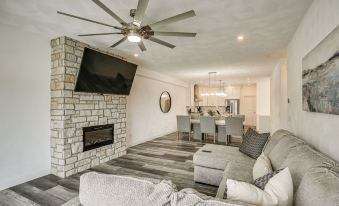 Walk to Mississippi River Grafton Townhome!