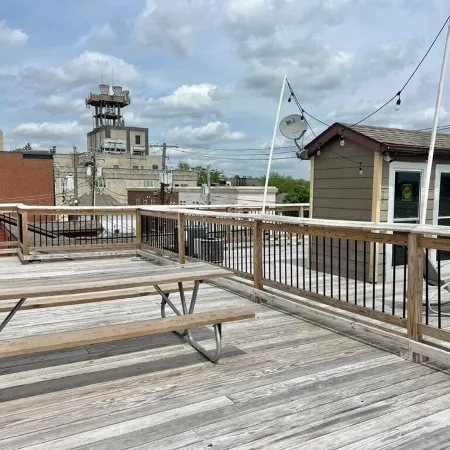 Downtown studio apartment with ROOFTOP DECK