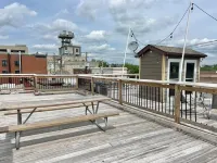 Downtown studio apartment with ROOFTOP DECK