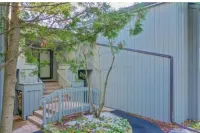 Perfectly located condo in Fish Creek steps away from restaurants & shoppings. Hotels in Fish Creek