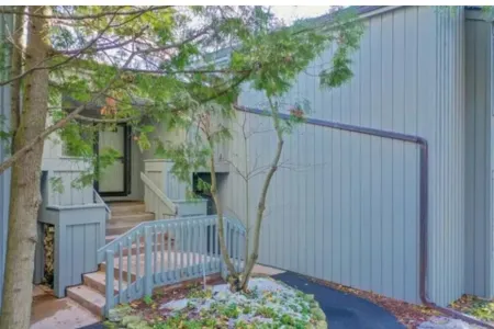 Perfectly located condo in Fish Creek steps away from restaurants & shoppings. Отели в г. Фиш Крик