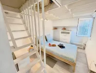 Small private courtyard - 1 minute walk from the beach