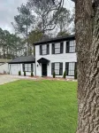 Charming 4-bedroom house in Alpharetta with WiFi and AC