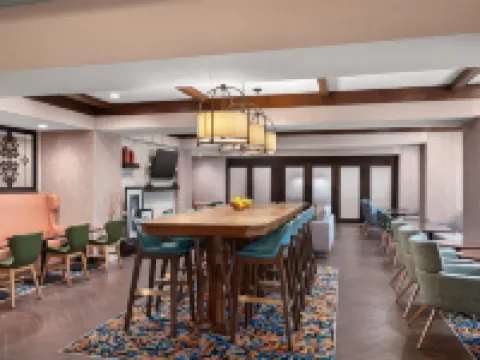 ハンプトン イン & スイーツ フレズノ フレズノのホテル