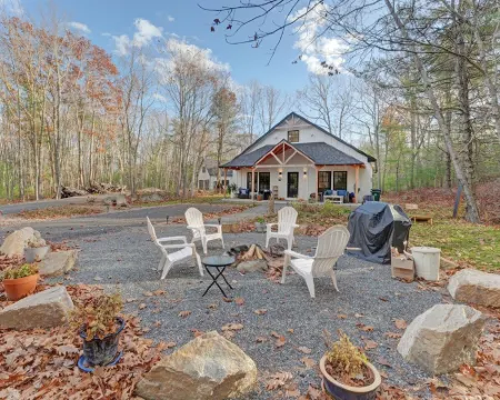 Secluded Coastal Home and Cottage: Peaceful Nature Escape 3 Minutes to the Beach Hotels in Biddeford