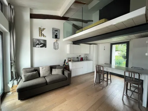 Open-plan loft overlooking Lake Como with private parking space Hotels in Malgrate