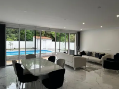 New house with swimming pool Hotels in Pessac