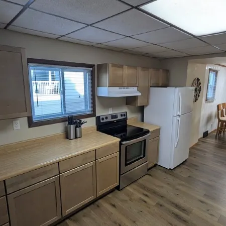 Massive 2-bedroom lower unit with fast WI-FI & in unit washer/dryer