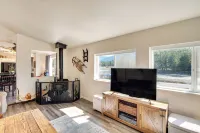 18 Mi to Mt Rainier! Scenic Cowlitz River Escape - 3-Star