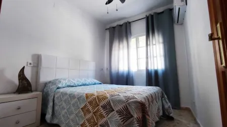 Apartamento con Patio 1 Habitación Отели в г. Алаурин-де-ла-Торре